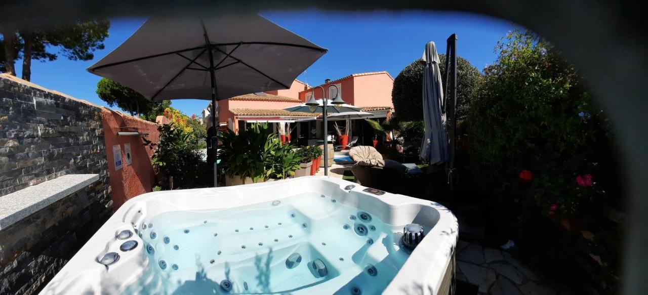 Hebergement Chambre D'Hotes Grau Du Roi Mas Des Marines Piscine Adult Only ル・グロー・デュ・ロワ エクステリア 写真