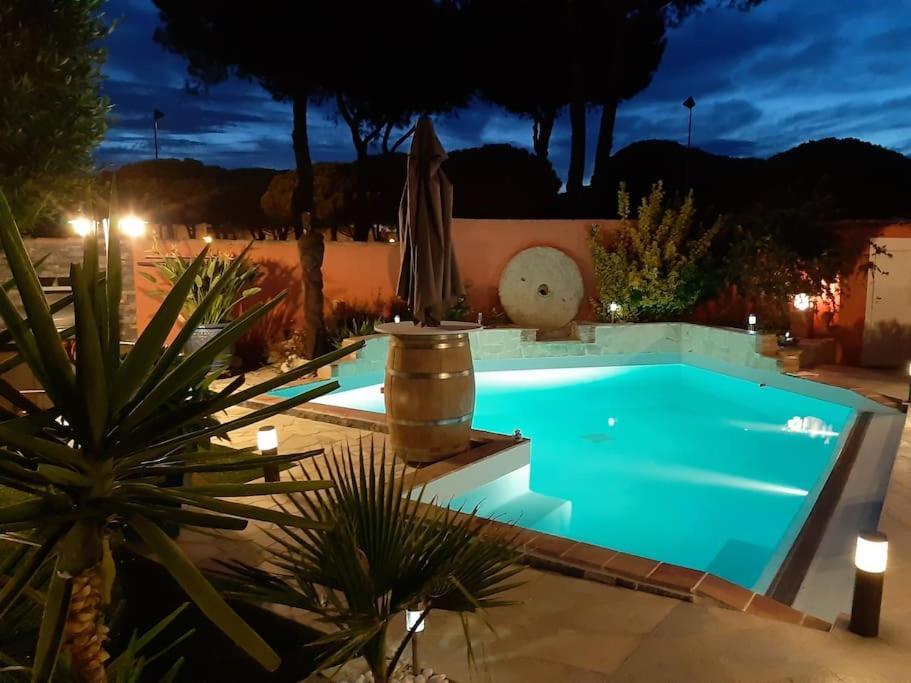 Hebergement Chambre D'Hotes Grau Du Roi Mas Des Marines Piscine Adult Only ル・グロー・デュ・ロワ エクステリア 写真
